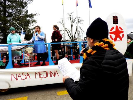 V povorki so predstavili zasebno  mobilno malo kliniko, ki gre od vrat do vrat